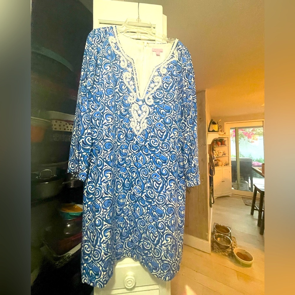 Lilly Pulitzer, beautiful lined navy and white dress with detail size large